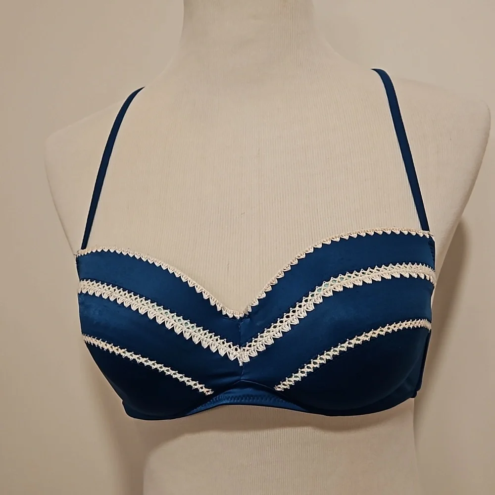 Shade and Shore teal green white stitched detail racetrack underwire 36B EUC